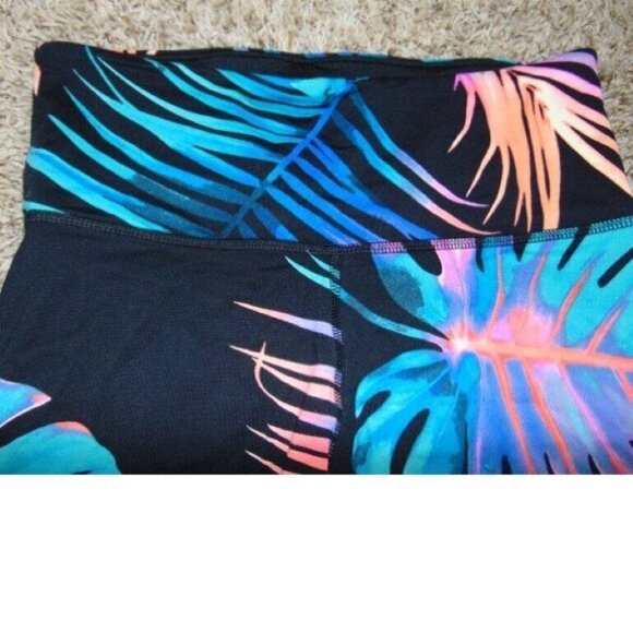 Victorias Secret PINK Yoga Pants Medium Black Floral Foldover Waist Capris - Picture 2 of 6